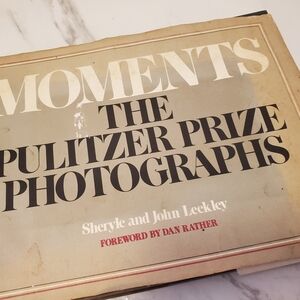 Moments,Pultizer Prize Winning Photographs Book